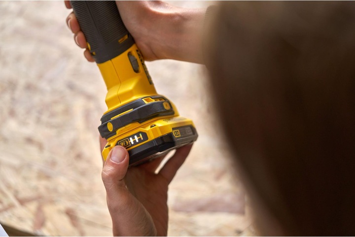 Actual product image Stanley FatMax 18V Battery Multifunction Tool SFMCE500D2K (2.0 Ah, Grinder, Saw & Universal Fair