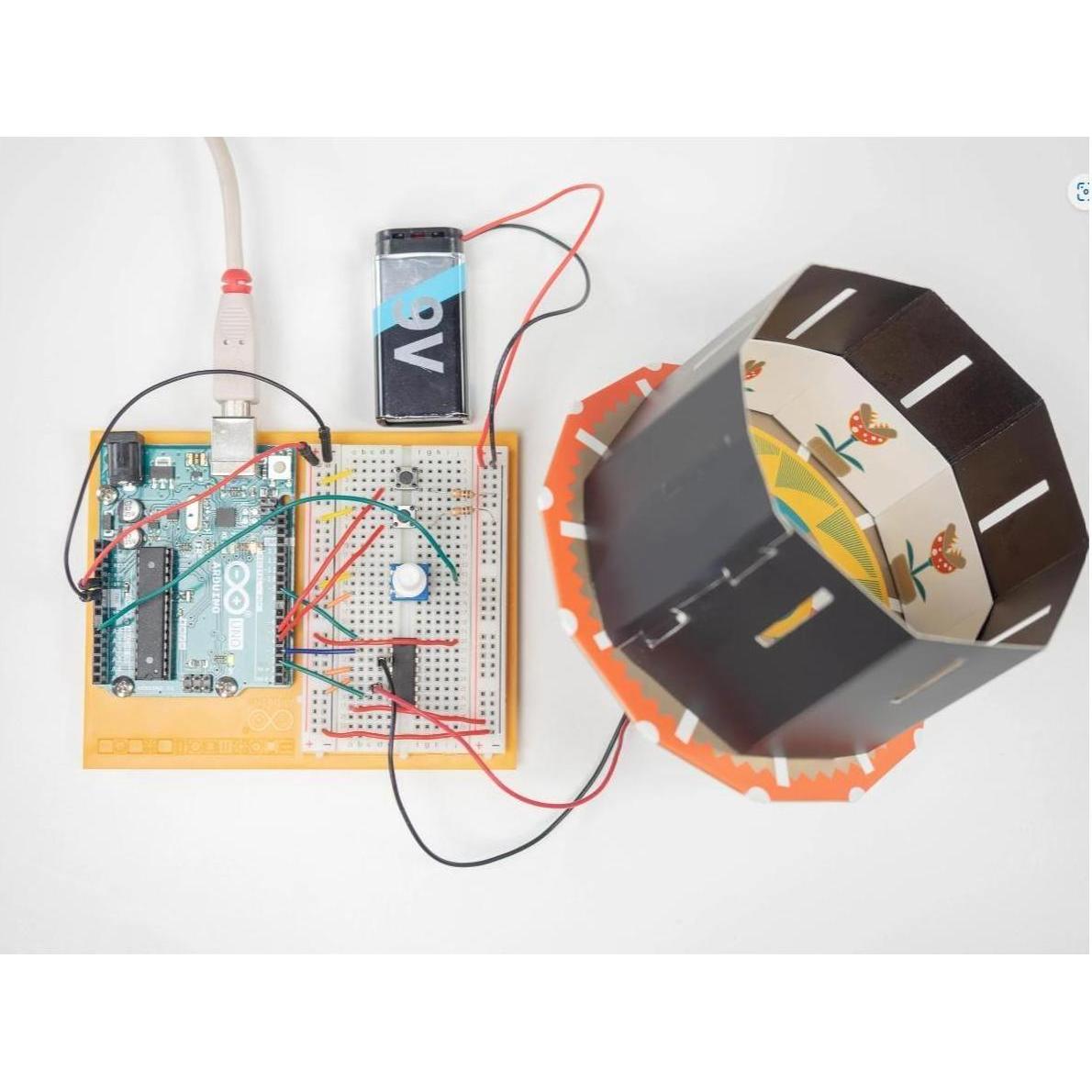 Arduino K010007-6P - Starter Kit Pacchetto classe ITALIANO, Scheda + Kit di sviluppo