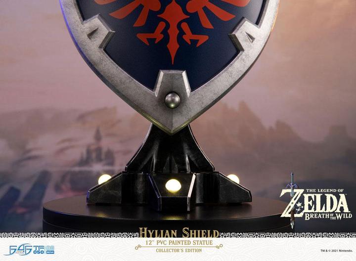 Produktbild First 4 Figures Zelda Breath of the Wild Hylian Shield - Collector Edition