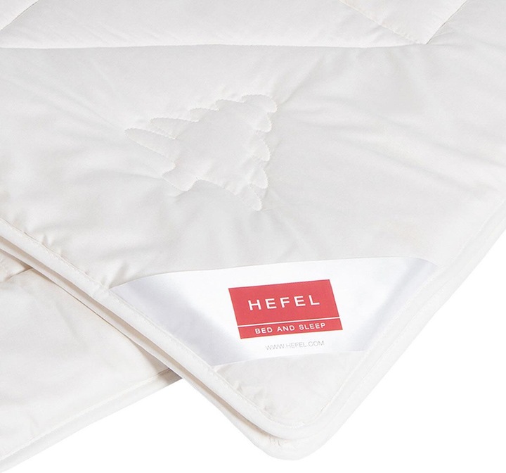 Actual product image Hefel Swiss stone pine blanket light Wellness, filling: 100% virgin wool with Swiss stone pine chips (880 g, 200 x 220 cm)