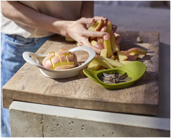 Produktbild Joseph Joseph Nest Press 2-in-1 Apfel und Kartoffelschneider