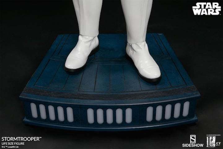 Actual product image Sideshow Star Wars Life-Size Statue Stormtrooper 198 cm