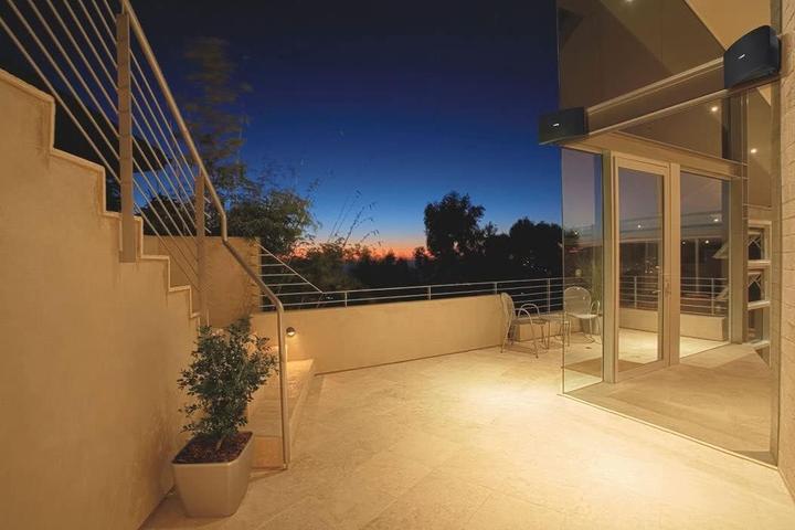 Actual product image Yamaha NS-AW592 Outdoor speaker (black), PAIR (1 pair, 150 W)