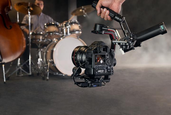 Produktbild DJI RS 2 Pro Combo (Spiegelreflexkamera, 4.50 kg)