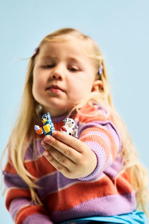 Produktbild LEGO Bluey und Chloe auf dem Spielplatz (11201, LEGO Bluey)