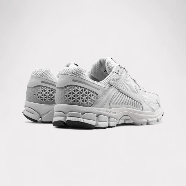 Immagine prodotto Nike Zoom Vomero 5 (44.5)
