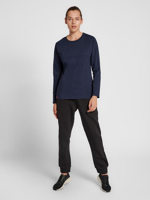 Actual product image hummel Red Basic T-Shirt L/S Woman (XS)
