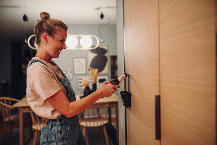 Produktbild Höfats Johnny Catch mit Auffangbecher (Elektrischer Korkenzieher)