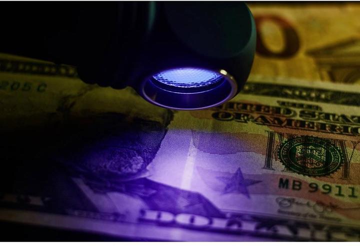 Produktbild ArmyTek Wizard C2 WUV Multifunktionslampe white & ultraviolet (11.20 cm, 1100 lm)