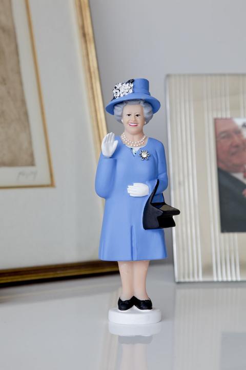 Produktbild Kikkerland Winkende Queen