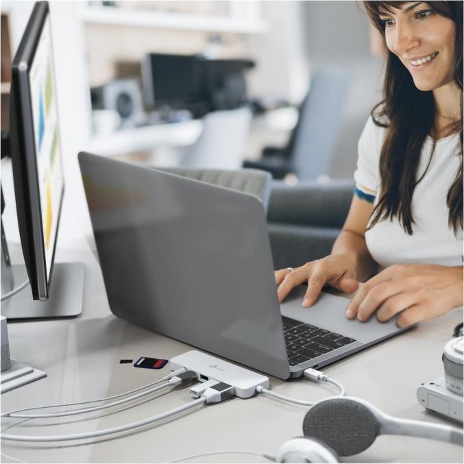 Actual product image j5Create JCD373-N (USB-C, 7 ports)