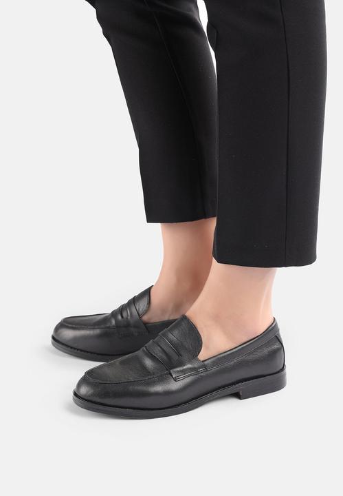 Immagine prodotto Inuovo Questa classica scarpa slip-on è un vero e proprio tuttofare. La scarpa è realizzata con materiali (41)
