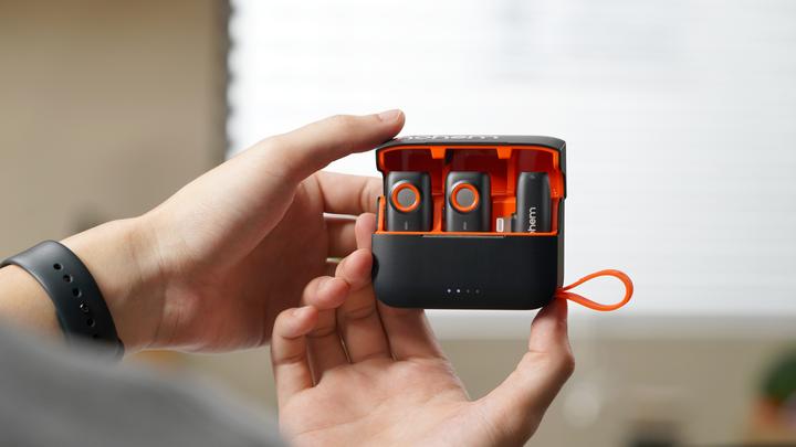 Actual product image Hohem MIC-01 (1TX + 1RX) - Lightning (black)