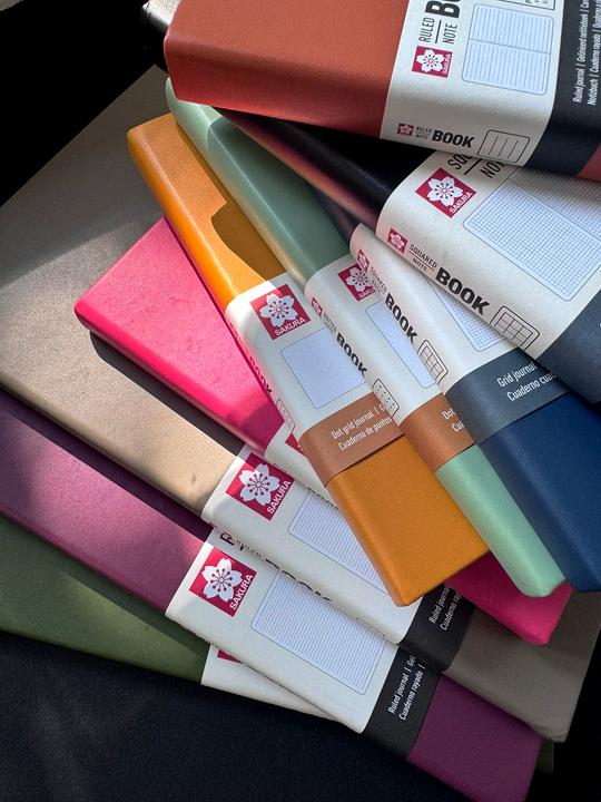 Actual product image Sakura Notizbuch A4 liniert, maulbeere Hardcover 160 Seiten (A4, Lined, Hardcover)