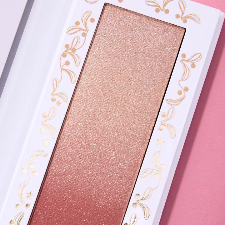 Produktbild essence Blush and Highlighter duo XMAS KiSSES multi (01 Under The Mistleglow, Highlighter, 5.50 g)