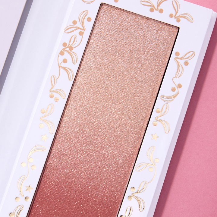 Actual product image essence Blush and Highlighter duo XMAS KiSSES multi (01 Under The Mistleglow, Highlighter, 5.50 g)