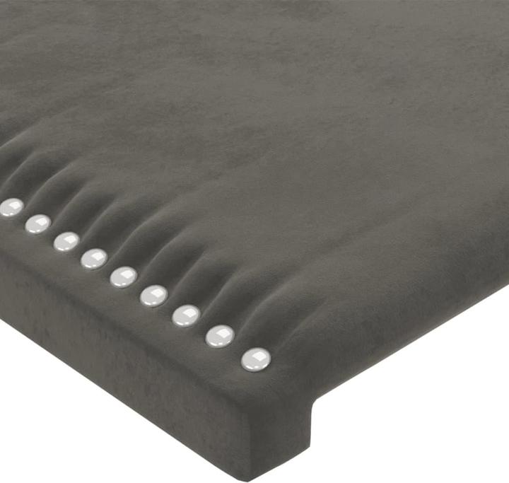 Gris foncé