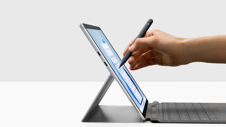 Produktbild Microsoft Surface Pro X (13", Microsoft SQ1, 128 GB, 128 GB)