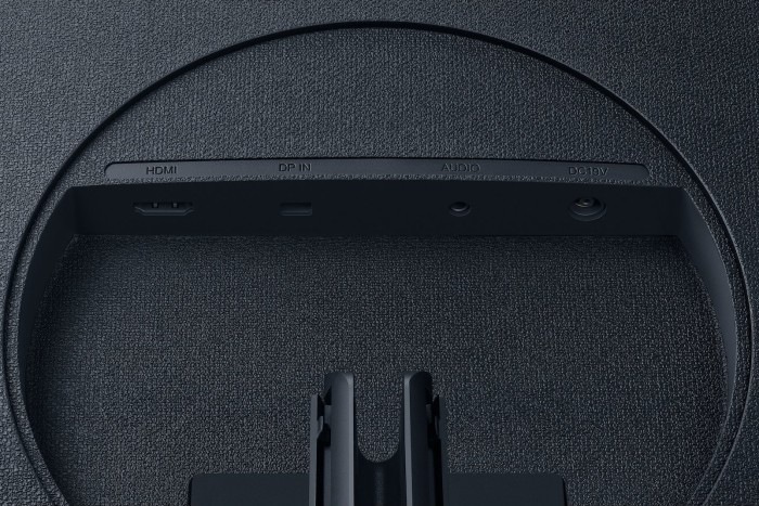 Actual product image Samsung UR59C (3840 x 2160 Pixels, 32")