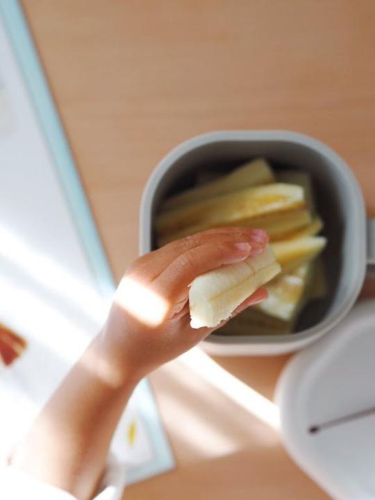 Immagine prodotto Beaba Scatola Per Snack In Silicone Pick And Snack, Grigio Velluto