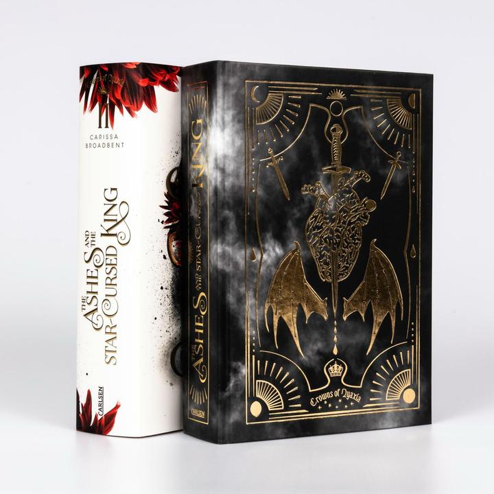 Image du produit The Ashes and the Star-Cursed King (Crowns of Nyaxia 2) (Allemand, Carissa Broadbent, 2024)