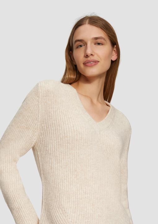81W9 beige
