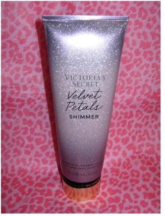 Produktbild Victoria's Secret Victorias Secret - Velvet Petals Shimmer Body Lotion 236ml (Körperlotion, 236 ml)