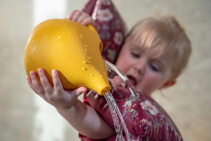Actual product image Filibabba Silicone watering can - Honey Gold