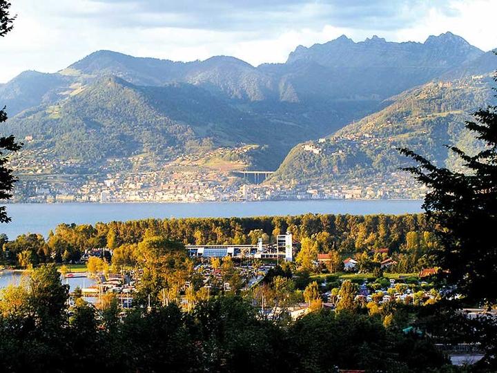 Immagine prodotto Smartbox Ungewöhnliche Übernachtung für 4 Erwachsene an Bord des Segelschiffs auf dem Genfer See (4 Persone)