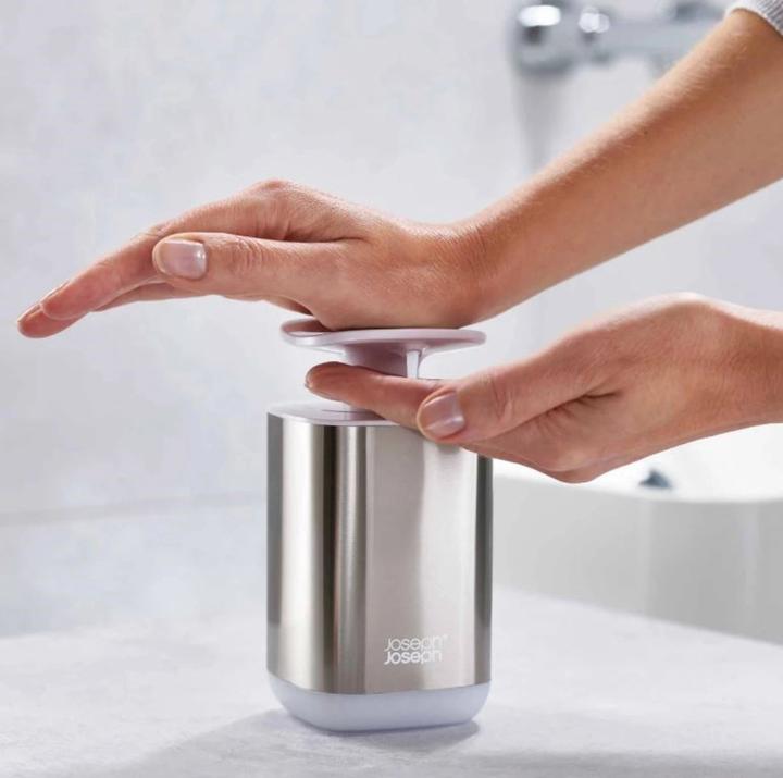 Immagine prodotto Joseph Joseph 70551 Bathroom Beauties Set per lavabo da 2 pezzi con portaspazzolino e pompa per sapone, acciaio