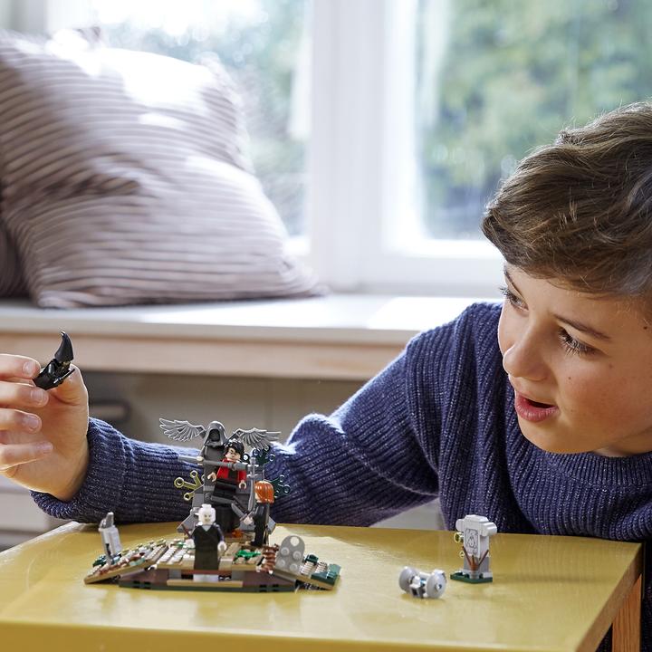 Actual product image LEGO Harry Potter: Duel at the cemetery (75965, LEGO Harry Potter)
