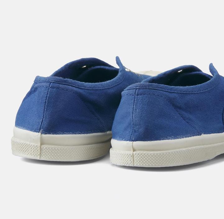 Blu acciaio