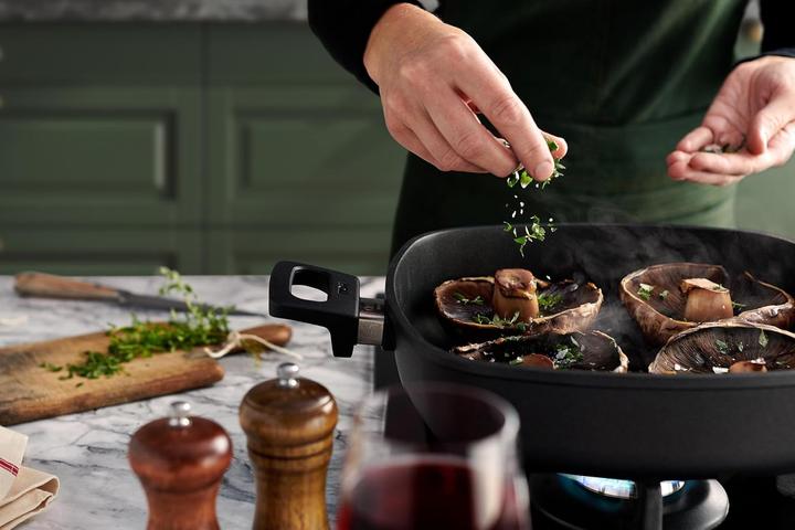 Actual product image Woll Cast iron pan (Cast aluminium, 28 x 8.60 cm)