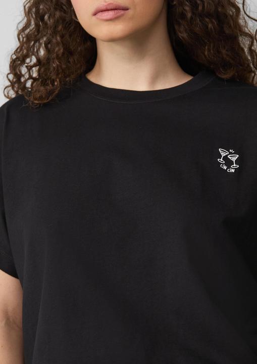 Actual product image S.Oliver T-Shirt lässiges Shirt mit angeschnittener Schulter und kleiner Stickerei (50)