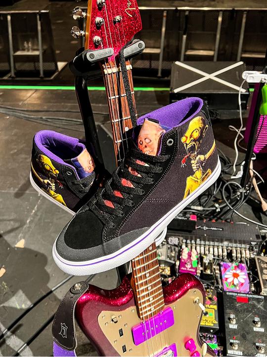 Actual product image Emerica Omen HI x Dinosaur Jr. (42.5)