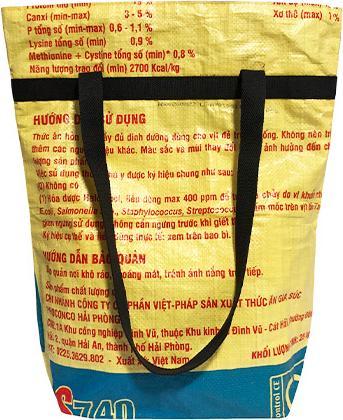 Actual product image Bekos Upcycling - Grosse Einkaufstasche aus recycelten Futtersäcke Ente