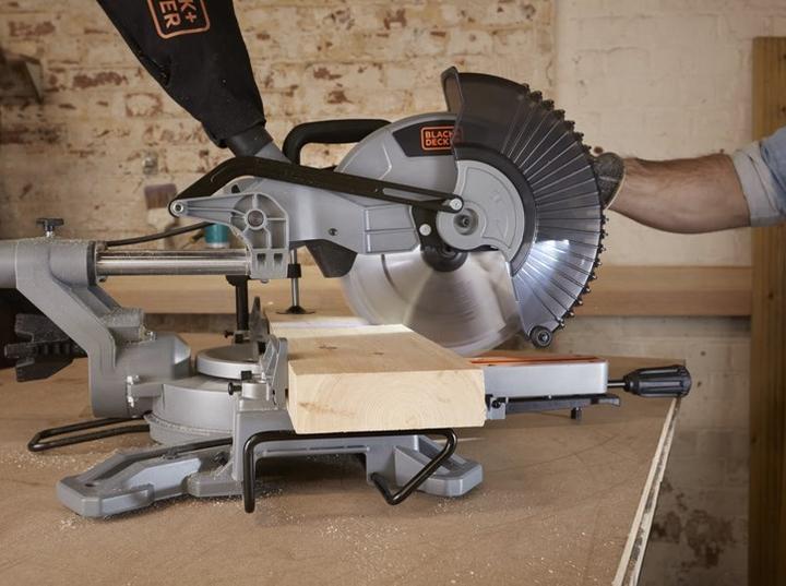 Produktbild Black & Decker 2100 Watt Kapp- und Gehrungssäge 254 mm