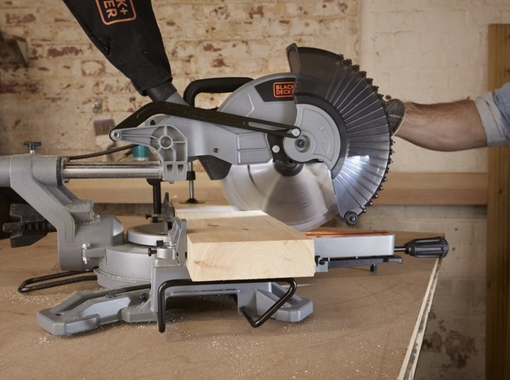 Immagine prodotto Black & Decker Sega da 2100 Watt per tagli e smussature da 254 mm