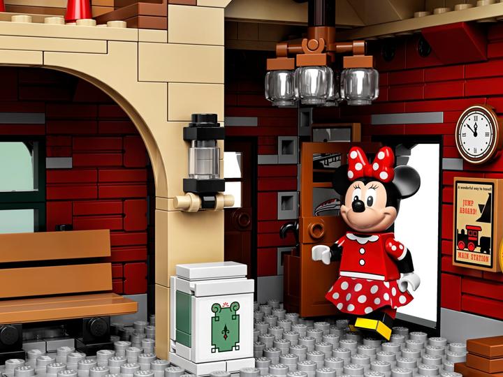 Produktbild LEGO Disney Zug mit Bahnhof (71044, LEGO Seltene Sets)