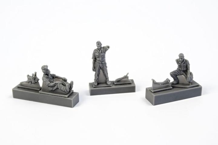 Productafbeelding CMK RAF piloot zittend in cockpit met aap op schouder+2 monteurs, Westelijke Woestijn