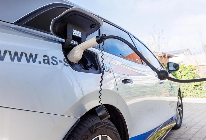 Actual product image As - Schwabe Aufroller für Elektroauto-Ladekabel (Type 2, 11 kW, 16 A, 8 m)