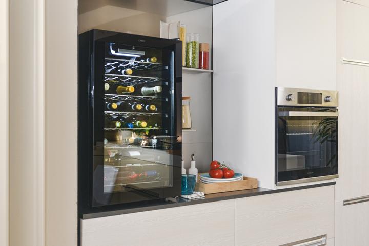 Immagine prodotto Candy DiVino CWC 150 EM/NF Cantina per vini con compressore Nero 41 bottiglie/barile