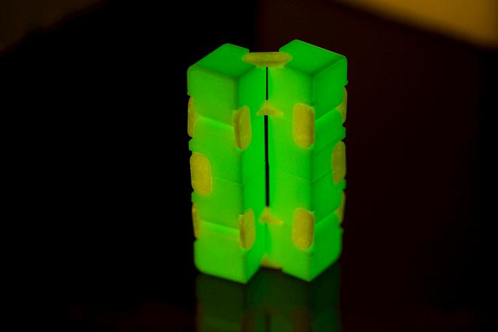Immagine prodotto Out of the blue Giocattolo Fidget Cubo dell'Infinito