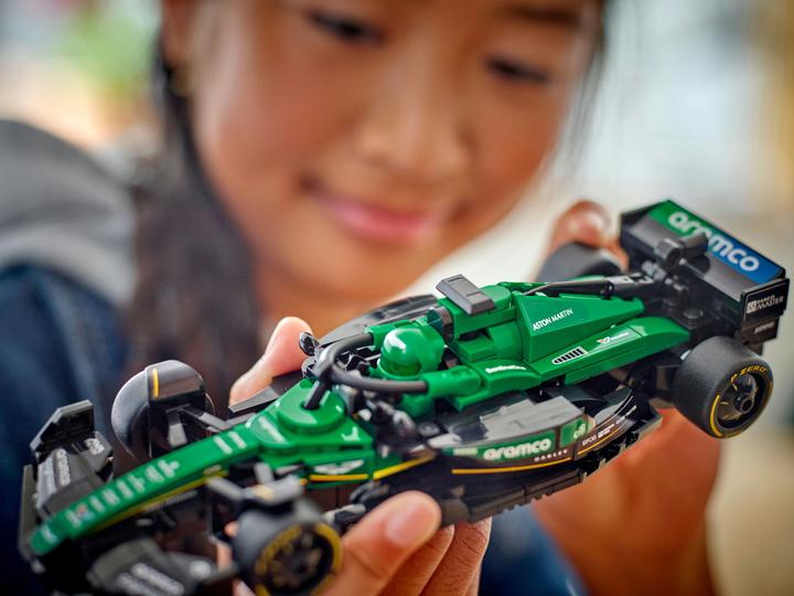 Produktbild LEGO Aston Martin Aramco F1 AMR24 Rennauto (77245, LEGO Speed Champions)