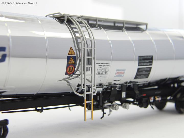 Actual product image Piko Chemical tank car VTG VI (Track H0)