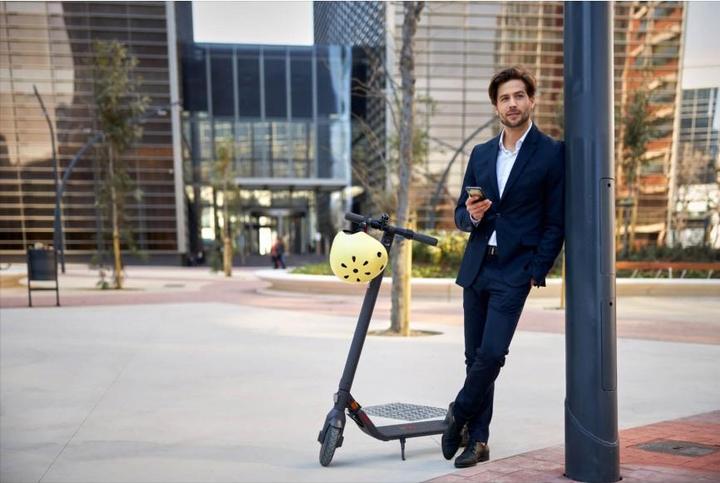 Immagine prodotto Segway-Ninebot Kick Scooter E22E (20 km/h, 22 km, 300 W)