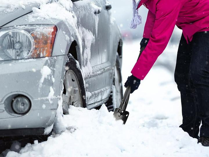 Immagine prodotto Semptec vanga strumento multifunzione 11in1 con sega, piccone, martello & co. (12 Funzioni)