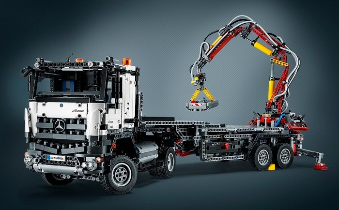 Actual product image LEGO Mercedes-Benz Arocs 3245 (42043, LEGO Technic)