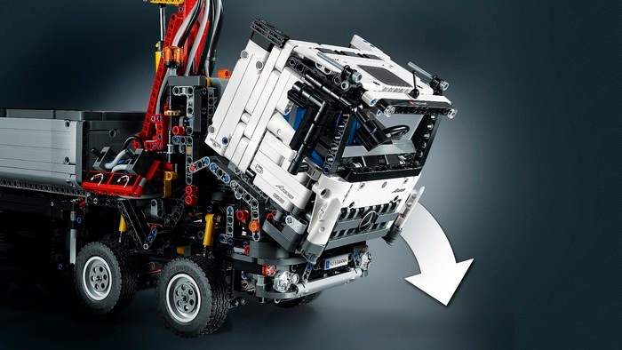 Actual product image LEGO Mercedes-Benz Arocs 3245 (42043, LEGO Technic)