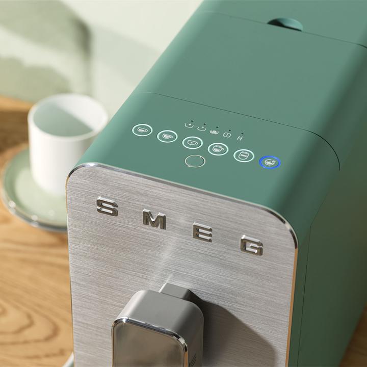 Image du produit Smeg BCC13EGMEU Machine à café espresso avec fonction lait Vert émeraude